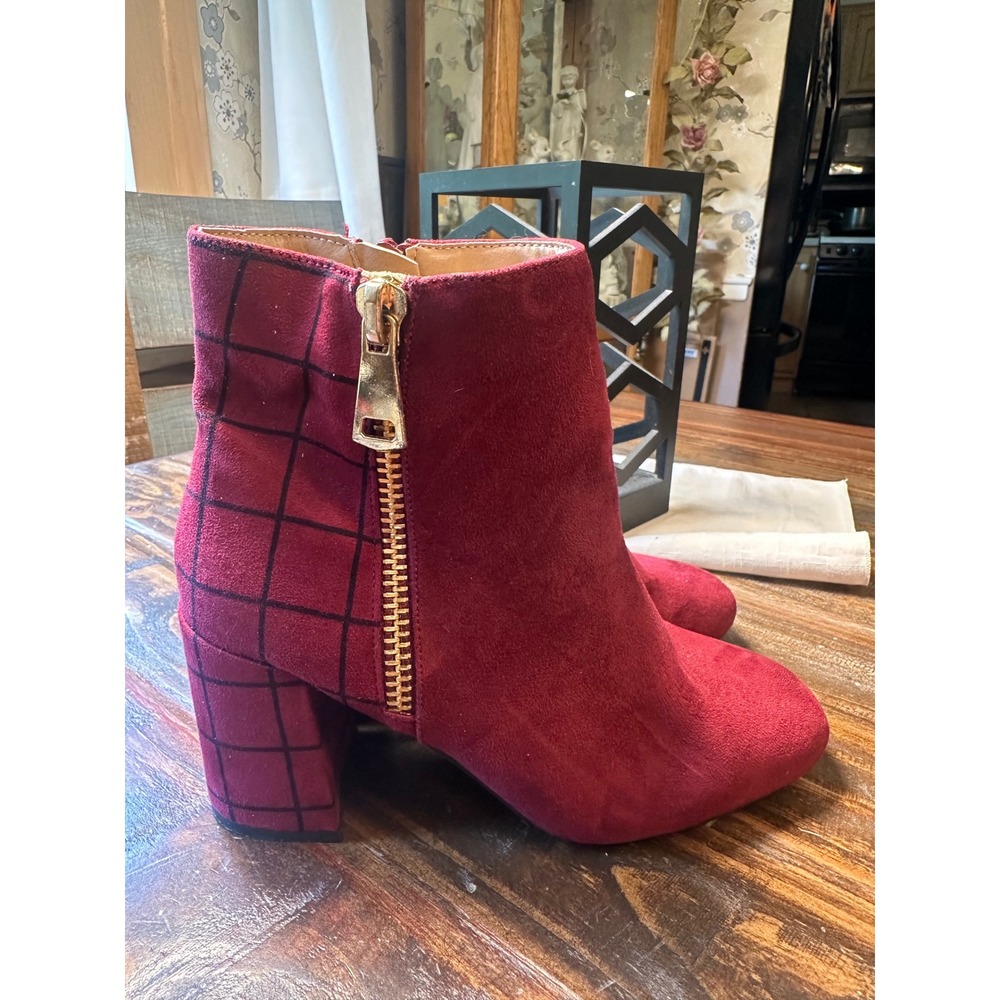Journee Collection Burgundy Faux Suede Grid Pattern Block Heel Ankle‎ Boots Sz 7